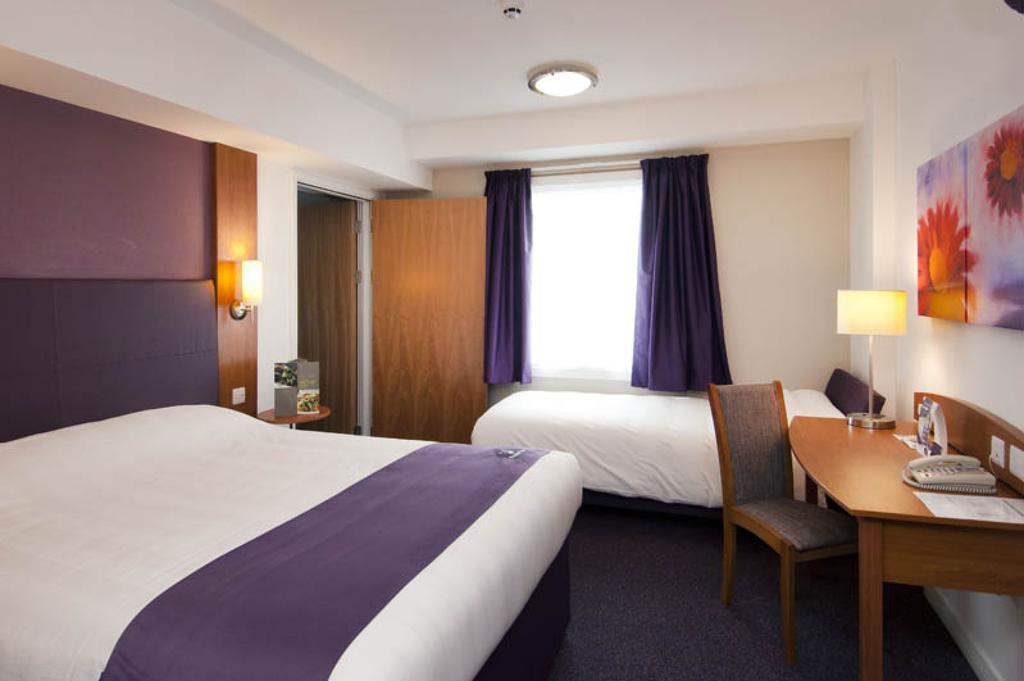 Premier Inn Edinburgh Airport - Newbridge Newbridge  Oda fotoğraf